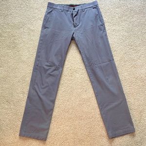 HAGGAR Grey Chinos. Slim Fit. 30/32